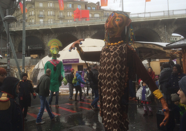 Le cortège du marché solidaire