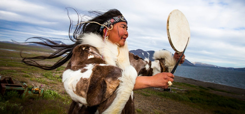 Le Nord à Pôle Sud – Peuples autochtones de l’Arctique : traditions en transition