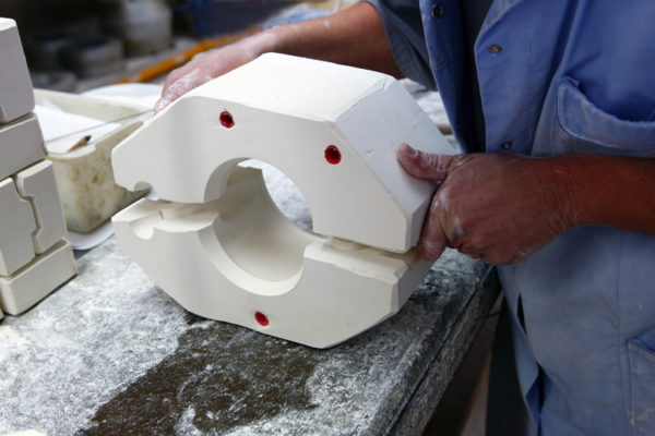 Confectionner un moule en plâtre simple.